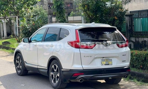 Buy Used Honda CR–V White Car in Douala in Littoral Cameroon Buy Used Honda CR–V White Car in Douala in Littoral Cameroon