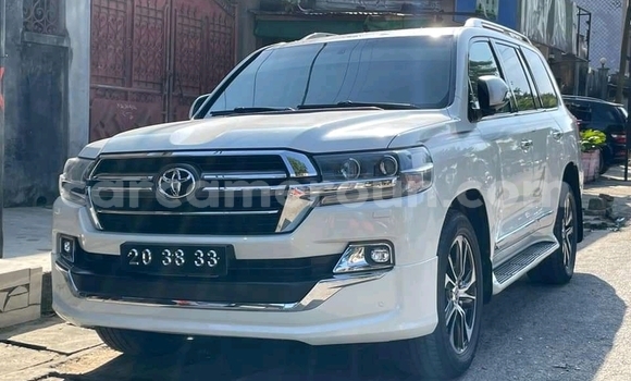Buy Used Toyota Land Cruiser White Car in Douala in Littoral Cameroon