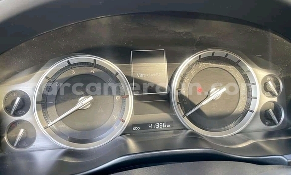 Sayi Na hannu Toyota Land Cruiser White Mota in Douala a Ƙasar Kamaru Sayi Na hannu Toyota Land Cruiser White Mota in Douala a Ƙasar Kamaru