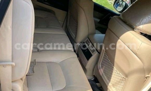 Sayi Na hannu Toyota Land Cruiser White Mota in Douala a Ƙasar Kamaru Sayi Na hannu Toyota Land Cruiser White Mota in Douala a Ƙasar Kamaru