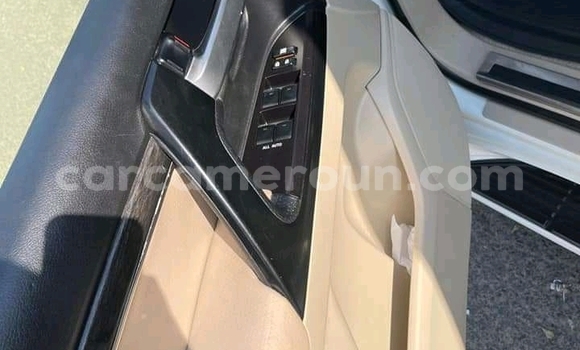 Sayi Na hannu Toyota Land Cruiser White Mota in Douala a Ƙasar Kamaru Sayi Na hannu Toyota Land Cruiser White Mota in Douala a Ƙasar Kamaru