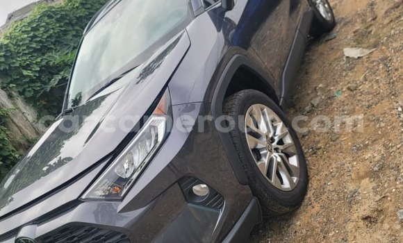 Sayi Na hannu Toyota RAV4 Azurfa Mota in Douala a Ƙasar Kamaru Sayi Na hannu Toyota RAV4 Azurfa Mota in Douala a Ƙasar Kamaru