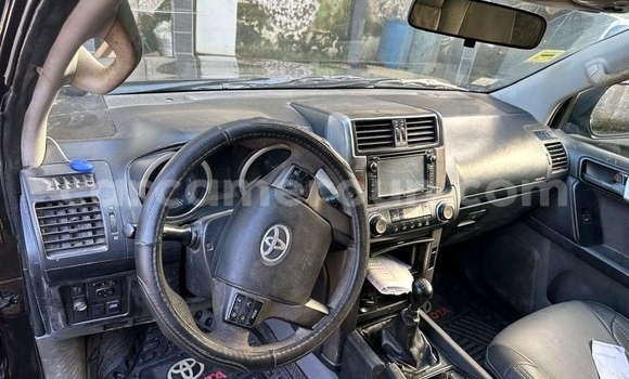 Sayi Na hannu Toyota Land Cruiser Prado Black Mota in Douala a Ƙasar Kamaru Sayi Na hannu Toyota Land Cruiser Prado Black Mota in Douala a Ƙasar Kamaru