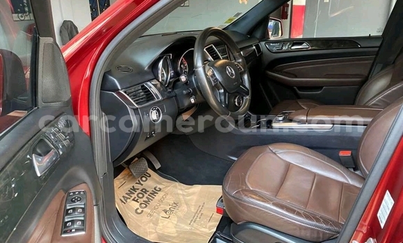 Acheter Occasion Voiture Mercedes‒Benz ML–Class Rouge à Douala, Littoral Cameroon Acheter Occasion Voiture Mercedes‒Benz ML–Class Rouge à Douala, Littoral Cameroon