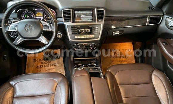 Acheter Occasion Voiture Mercedes‒Benz ML–Class Rouge à Douala, Littoral Cameroon Acheter Occasion Voiture Mercedes‒Benz ML–Class Rouge à Douala, Littoral Cameroon