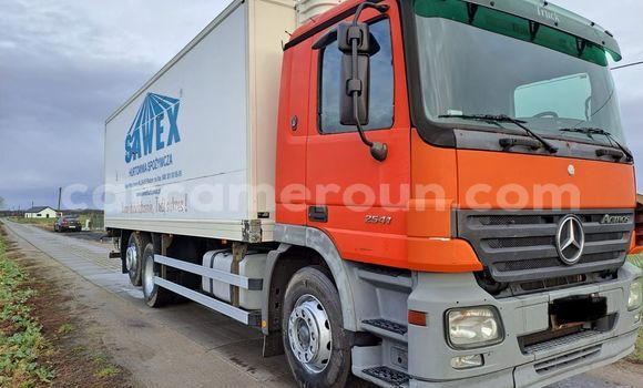 Sayi Imported Mercedes‒Benz Atego Sauran Babbar mota in Douala a Ƙasar Kamaru