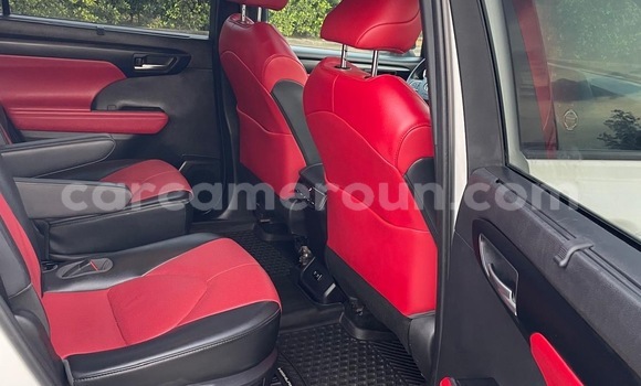 Buy Import Toyota Highlander White Car in Douala in Littoral Cameroon Buy Import Toyota Highlander White Car in Douala in Littoral Cameroon