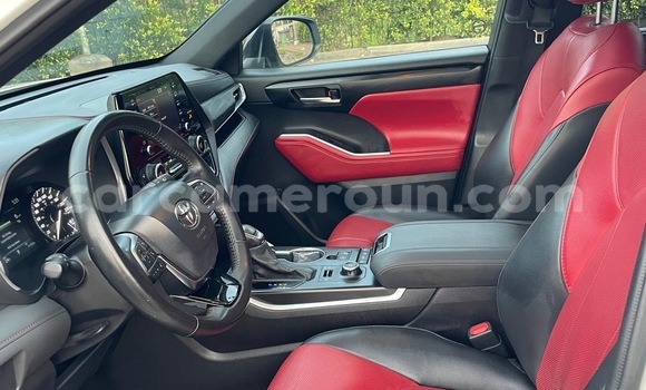 Buy Import Toyota Highlander White Car in Douala in Littoral Cameroon Buy Import Toyota Highlander White Car in Douala in Littoral Cameroon