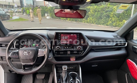 Buy Import Toyota Highlander White Car in Douala in Littoral Cameroon Buy Import Toyota Highlander White Car in Douala in Littoral Cameroon