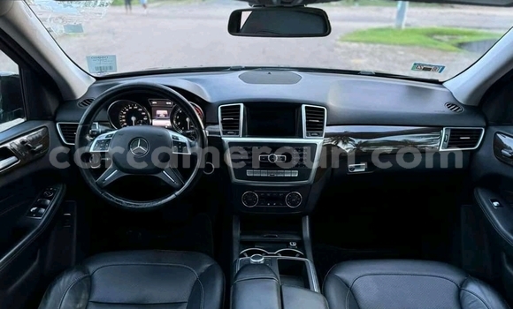 Sayi Imported Mercedes‒Benz ML–Class Black Mota in Douala a Ƙasar Kamaru Sayi Imported Mercedes‒Benz ML–Class Black Mota in Douala a Ƙasar Kamaru