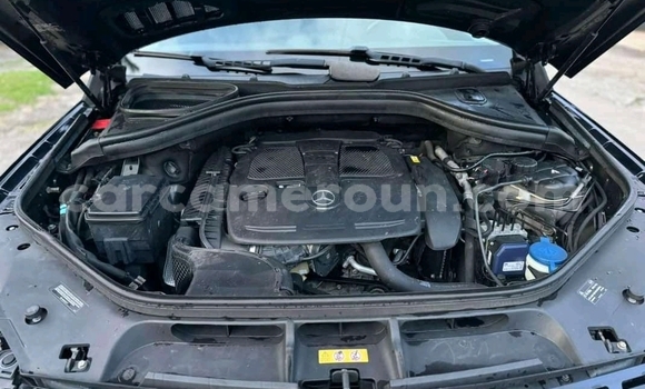 Sayi Imported Mercedes‒Benz ML–Class Black Mota in Douala a Ƙasar Kamaru Sayi Imported Mercedes‒Benz ML–Class Black Mota in Douala a Ƙasar Kamaru