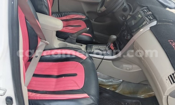 Sayi Na hannu Toyota Corolla White Mota in Douala a Ƙasar Kamaru Sayi Na hannu Toyota Corolla White Mota in Douala a Ƙasar Kamaru