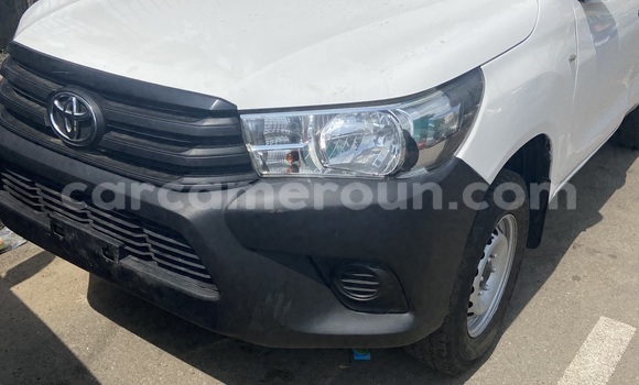 Sayi Na hannu Toyota Hilux White Mota in Douala a Ƙasar Kamaru Sayi Na hannu Toyota Hilux White Mota in Douala a Ƙasar Kamaru