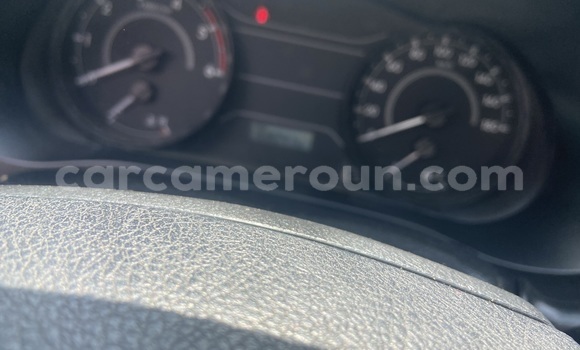 Sayi Na hannu Toyota Hilux White Mota in Douala a Ƙasar Kamaru Sayi Na hannu Toyota Hilux White Mota in Douala a Ƙasar Kamaru