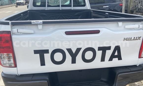 Sayi Na hannu Toyota Hilux White Mota in Douala a Ƙasar Kamaru Sayi Na hannu Toyota Hilux White Mota in Douala a Ƙasar Kamaru
