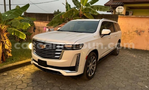 Sayi Imported Cadillac Escalade White Mota in Douala a Ƙasar Kamaru