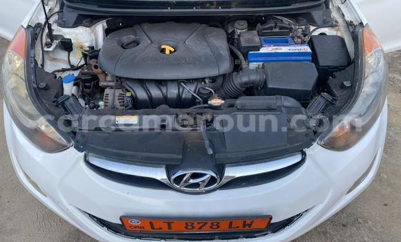 Sayi Na hannu Hyundai Elantra White Mota in Douala a Ƙasar Kamaru Sayi Na hannu Hyundai Elantra White Mota in Douala a Ƙasar Kamaru