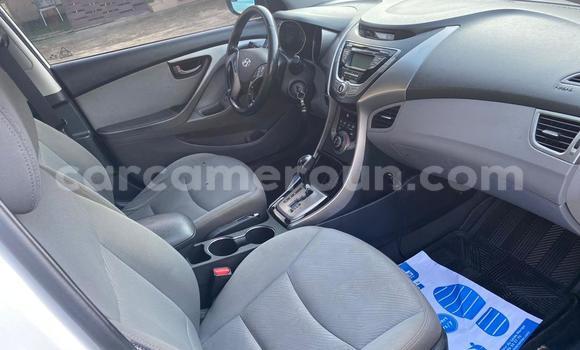 Sayi Na hannu Hyundai Elantra White Mota in Douala a Ƙasar Kamaru Sayi Na hannu Hyundai Elantra White Mota in Douala a Ƙasar Kamaru
