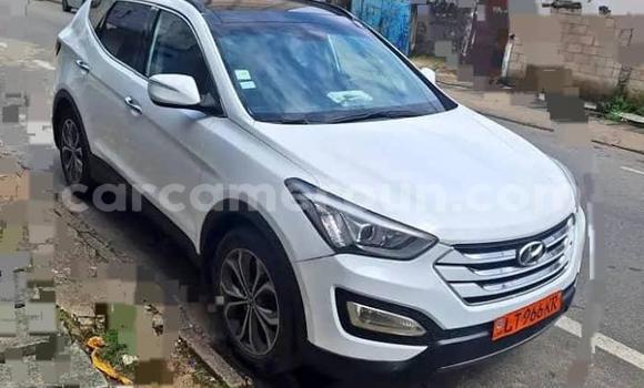 Acheter Occasion Voiture Hyundai Santa Fe Blanc à Douala, Littoral Cameroon