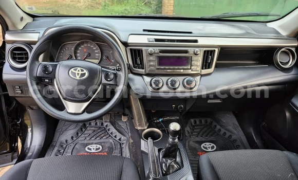 Sayi Na hannu Toyota RAV4 Black Mota in Yaounde a Babban Kamaru Sayi Na hannu Toyota RAV4 Black Mota in Yaounde a Babban Kamaru