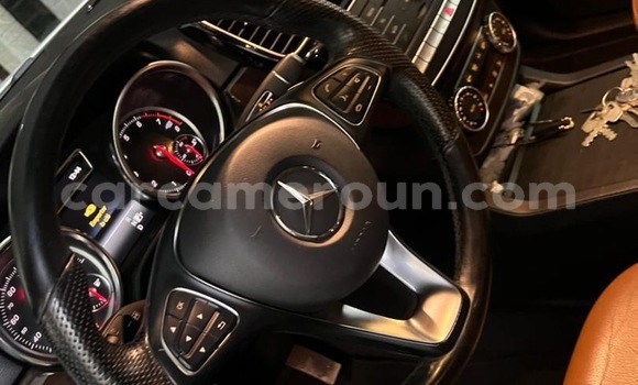 Sayi Imported Mercedes‒Benz GLE White Mota in Douala a Ƙasar Kamaru Sayi Imported Mercedes‒Benz GLE White Mota in Douala a Ƙasar Kamaru