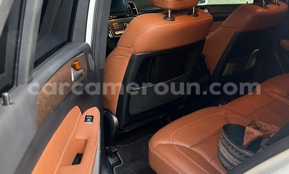 Sayi Imported Mercedes‒Benz GLE White Mota in Douala a Ƙasar Kamaru Sayi Imported Mercedes‒Benz GLE White Mota in Douala a Ƙasar Kamaru