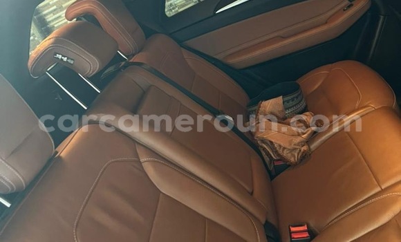 Sayi Imported Mercedes‒Benz GLE White Mota in Douala a Ƙasar Kamaru Sayi Imported Mercedes‒Benz GLE White Mota in Douala a Ƙasar Kamaru