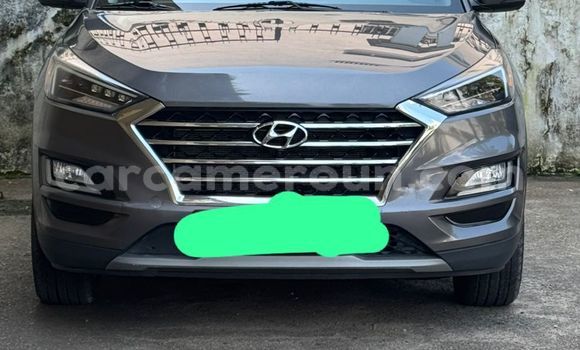 Sayi Sabo Hyundai Tucson Azurfa Mota in Douala a Ƙasar Kamaru