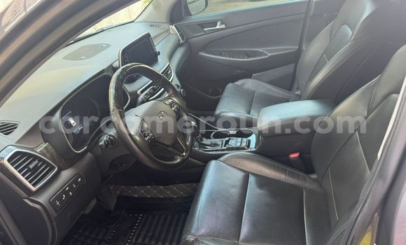 Sayi Sabo Hyundai Tucson Azurfa Mota in Douala a Ƙasar Kamaru Sayi Sabo Hyundai Tucson Azurfa Mota in Douala a Ƙasar Kamaru