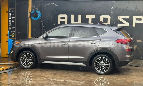 Sayi Sabo Hyundai Tucson Azurfa Mota in Douala a Ƙasar Kamaru Sayi Sabo Hyundai Tucson Azurfa Mota in Douala a Ƙasar Kamaru