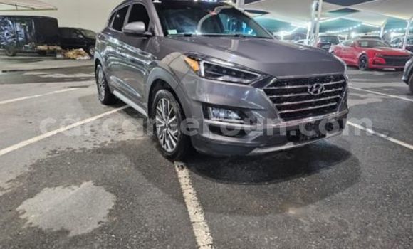 Sayi Sabo Hyundai Tucson Azurfa Mota in Douala a Ƙasar Kamaru Sayi Sabo Hyundai Tucson Azurfa Mota in Douala a Ƙasar Kamaru