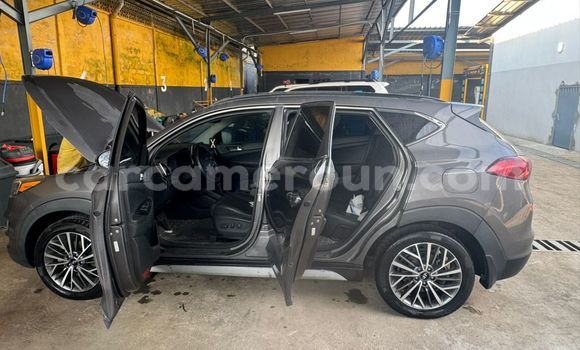 Sayi Sabo Hyundai Tucson Azurfa Mota in Douala a Ƙasar Kamaru Sayi Sabo Hyundai Tucson Azurfa Mota in Douala a Ƙasar Kamaru