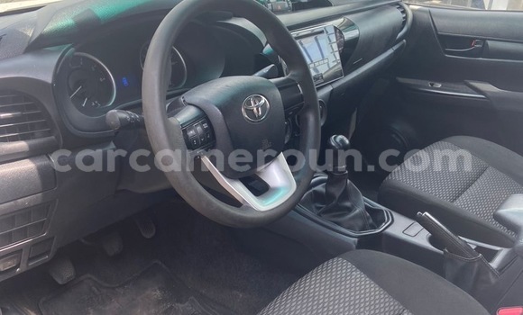 Sayi Na hannu Toyota Hilux White Mota in Douala a Ƙasar Kamaru Sayi Na hannu Toyota Hilux White Mota in Douala a Ƙasar Kamaru