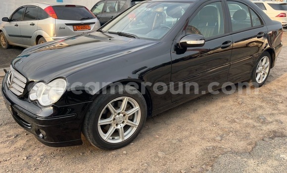 Sayi Na hannu Mercedes‒Benz C–Class Black Mota in Douala a Ƙasar Kamaru