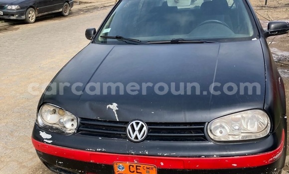 Sayi Na hannu Volkswagen Golf Black Mota in Douala a Ƙasar Kamaru