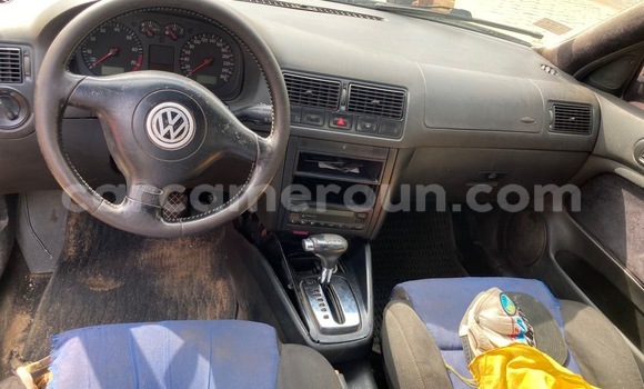 Sayi Na hannu Volkswagen Golf Black Mota in Douala a Ƙasar Kamaru Sayi Na hannu Volkswagen Golf Black Mota in Douala a Ƙasar Kamaru