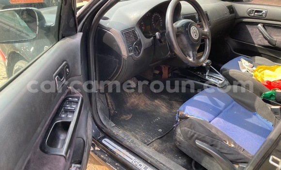 Sayi Na hannu Volkswagen Golf Black Mota in Douala a Ƙasar Kamaru Sayi Na hannu Volkswagen Golf Black Mota in Douala a Ƙasar Kamaru