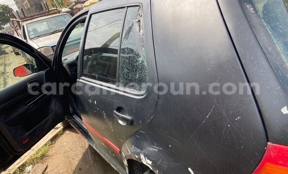Sayi Na hannu Volkswagen Golf Black Mota in Douala a Ƙasar Kamaru Sayi Na hannu Volkswagen Golf Black Mota in Douala a Ƙasar Kamaru