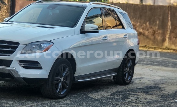 Sayi Na hannu Mercedes‒Benz ML–Class White Mota in Douala a Ƙasar Kamaru Sayi Na hannu Mercedes‒Benz ML–Class White Mota in Douala a Ƙasar Kamaru