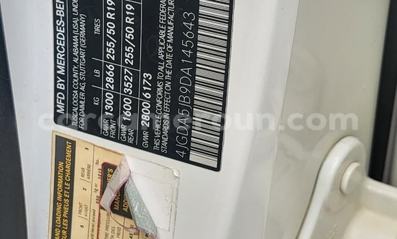 Sayi Na hannu Mercedes‒Benz ML–Class White Mota in Douala a Ƙasar Kamaru Sayi Na hannu Mercedes‒Benz ML–Class White Mota in Douala a Ƙasar Kamaru