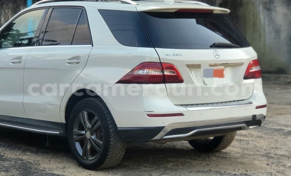 Sayi Na hannu Mercedes‒Benz ML–Class White Mota in Douala a Ƙasar Kamaru Sayi Na hannu Mercedes‒Benz ML–Class White Mota in Douala a Ƙasar Kamaru