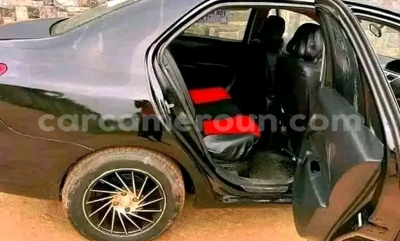 Sayi Na hannu Toyota Yaris Black Mota in Douala a Ƙasar Kamaru Sayi Na hannu Toyota Yaris Black Mota in Douala a Ƙasar Kamaru
