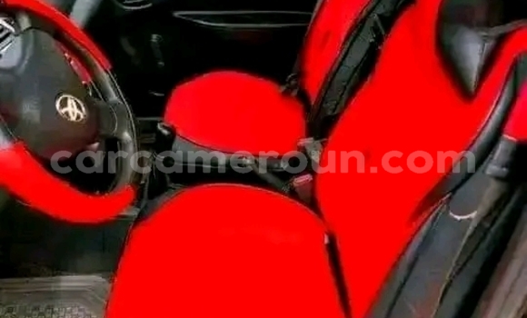 Sayi Na hannu Toyota Yaris Black Mota in Douala a Ƙasar Kamaru Sayi Na hannu Toyota Yaris Black Mota in Douala a Ƙasar Kamaru