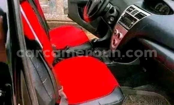 Sayi Na hannu Toyota Yaris Black Mota in Douala a Ƙasar Kamaru Sayi Na hannu Toyota Yaris Black Mota in Douala a Ƙasar Kamaru