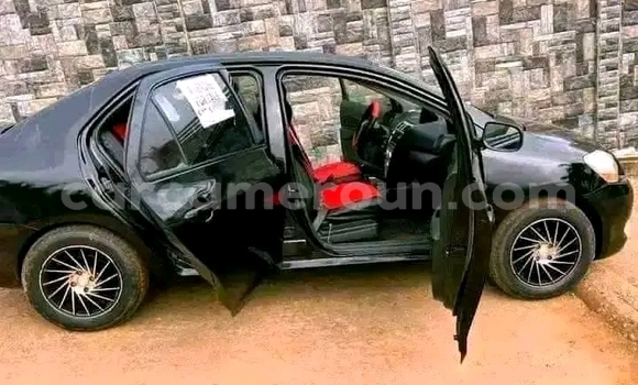 Sayi Na hannu Toyota Yaris Black Mota in Douala a Ƙasar Kamaru Sayi Na hannu Toyota Yaris Black Mota in Douala a Ƙasar Kamaru