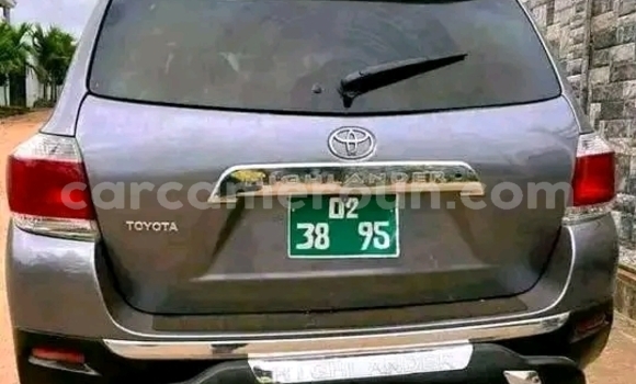 Sayi Na hannu Toyota Highlander Sauran Mota in Douala a Ƙasar Kamaru Sayi Na hannu Toyota Highlander Sauran Mota in Douala a Ƙasar Kamaru