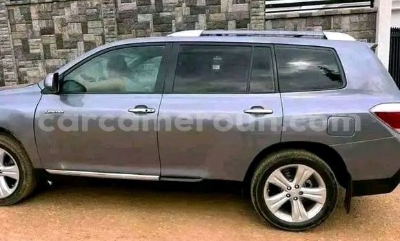 Sayi Na hannu Toyota Highlander Sauran Mota in Douala a Ƙasar Kamaru Sayi Na hannu Toyota Highlander Sauran Mota in Douala a Ƙasar Kamaru