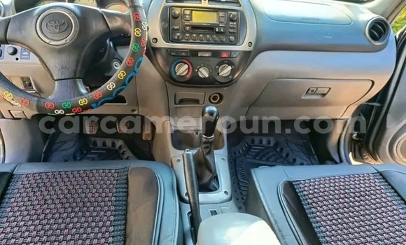 Sayi Na hannu Toyota RAV4 Black Mota in Douala a Ƙasar Kamaru Sayi Na hannu Toyota RAV4 Black Mota in Douala a Ƙasar Kamaru