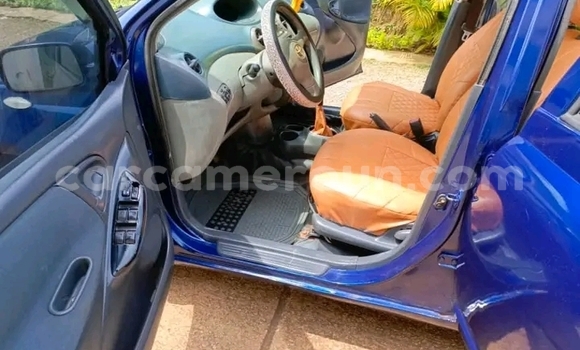 Sayi Na hannu Toyota Yaris Blue Mota in Douala a Ƙasar Kamaru Sayi Na hannu Toyota Yaris Blue Mota in Douala a Ƙasar Kamaru