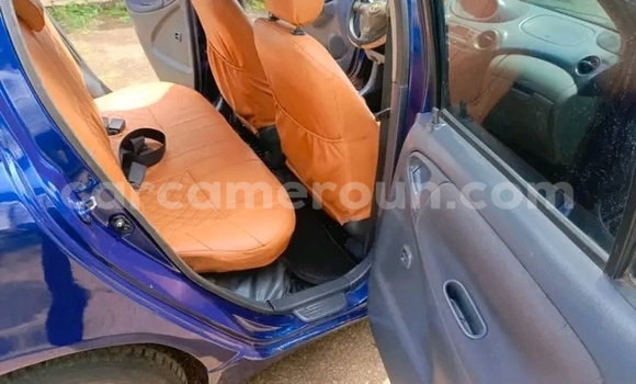 Sayi Na hannu Toyota Yaris Blue Mota in Douala a Ƙasar Kamaru Sayi Na hannu Toyota Yaris Blue Mota in Douala a Ƙasar Kamaru